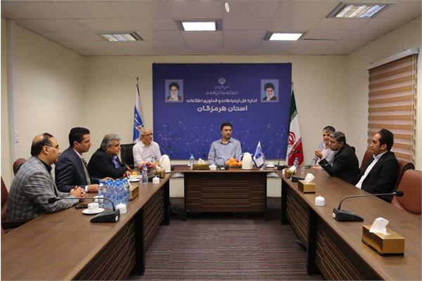 برپایی میز خدمت وزارت ارتباطات و فناوری اطلاعات با حضور نماینده تام الاختیار وزیر در استان